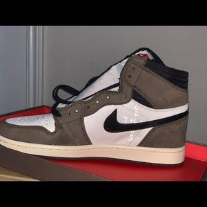 Travis Scott 1s (continued) extra pictures size 9